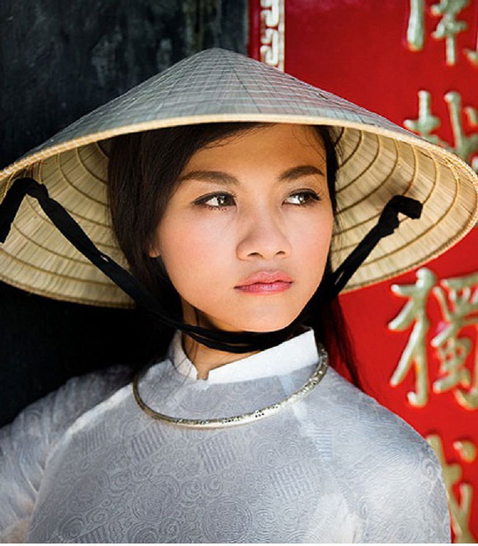 Vietnam QU allg. Mädchen mit Hut