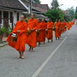 Luang Prabang, Mönche am Morgen, Foto: © golfasien.de