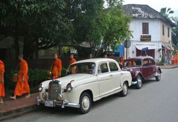 Laos - Luang Prabang Mönche 2