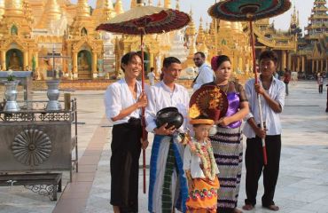 Yangon, Zeremonie an der Schwedagon Pagode, © Foto: www.golf