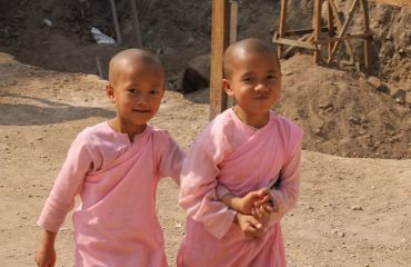 Myanmar - Junge Nonnen © www.golfasien.de