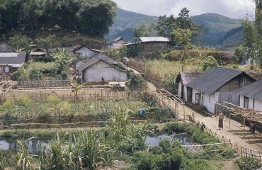 Dorf auf dem Dieng-Plateau (1971), Foto: wikip., user: KITbo