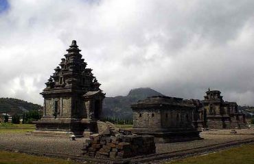 Dieng Tempelkomplex, Foto: wikipedia, user: Kondephy