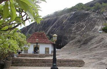 Eingang Höhlentempeln, Dambulla, Foto: wiki., Nataraja~commo